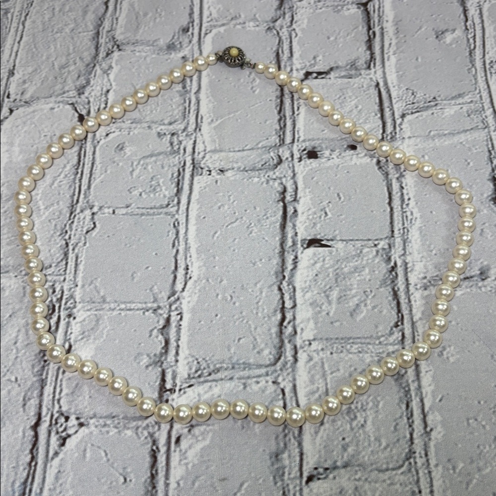 Sarah Coventry Faux Pearl Vintage 24 inch Necklace - Picture 3 of 9